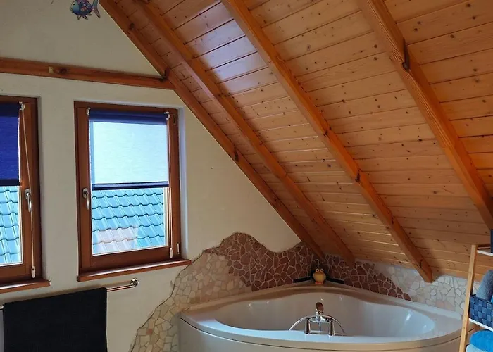 Holiday home Rursee Eifel-chalet Mit Seeblick Und Wellnessbereich Simmerath